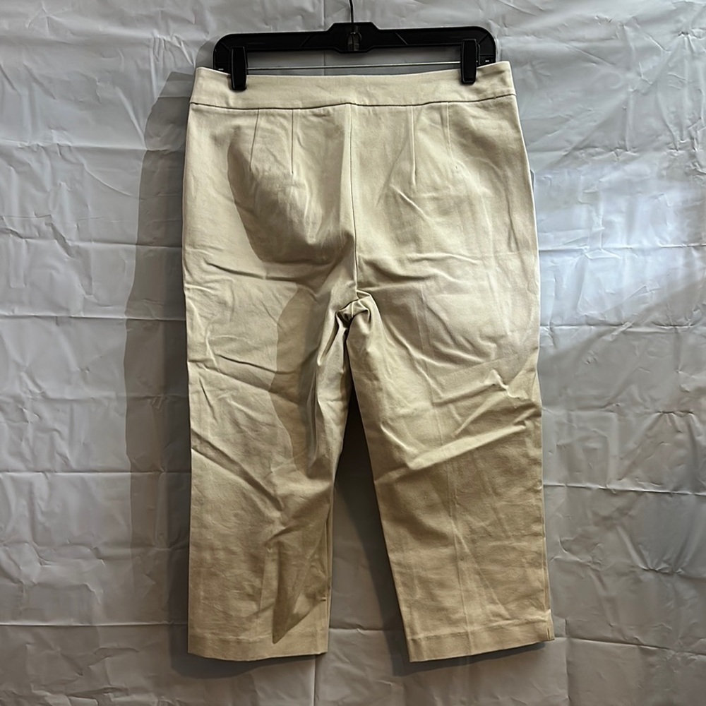 Time and Tru tan stretchy Capris size 8 - Picture 5 of 5